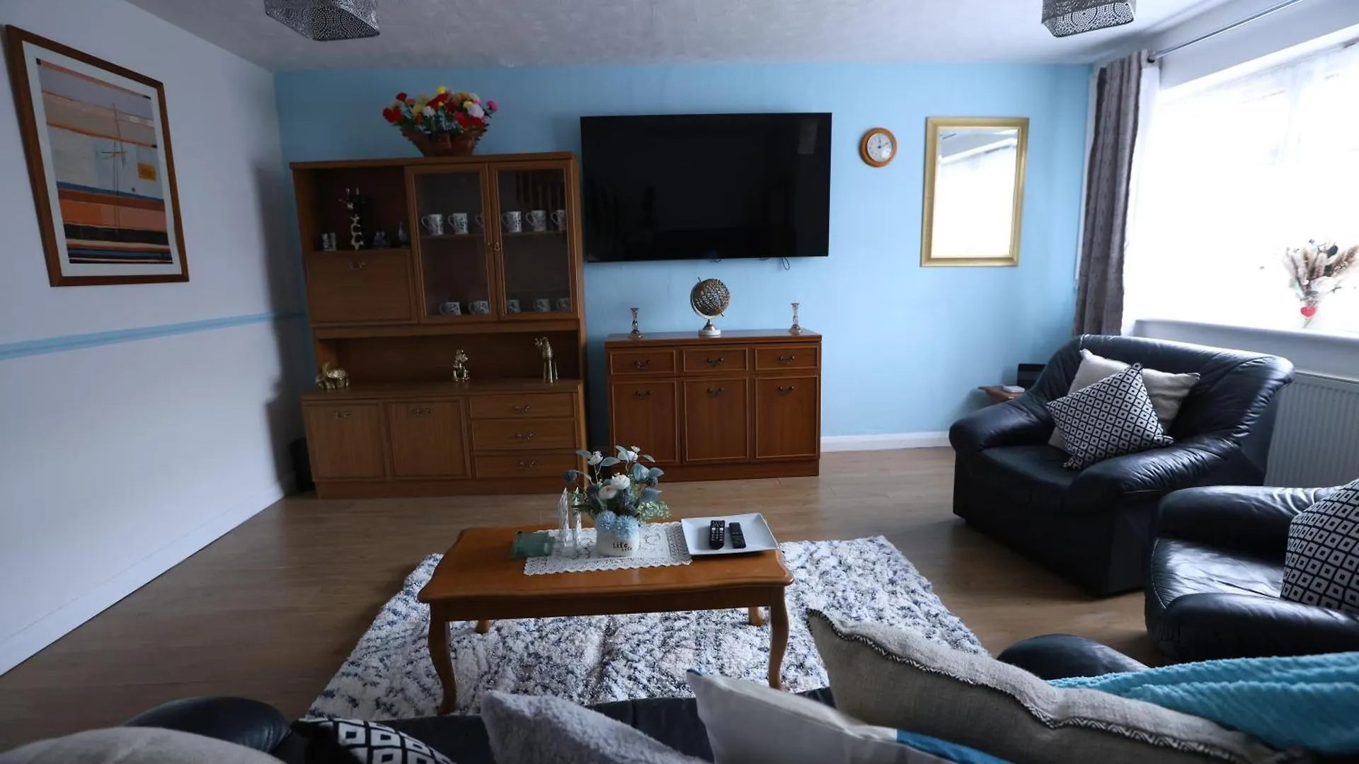 Beautiful 4 Bed House In Cul-De-Sac contacts